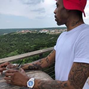 Meet your Posher, Bee